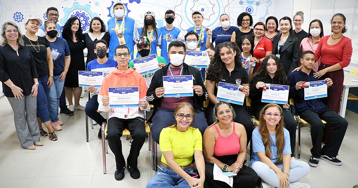 Escola SESI homenageia equipes Acrebóticos e Jungle Stars