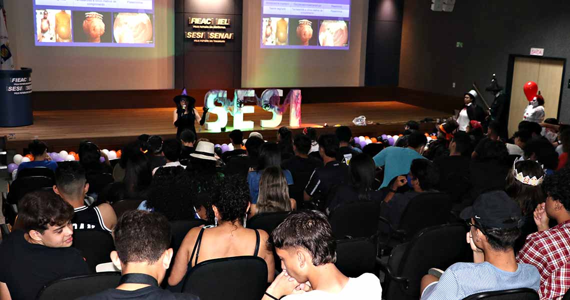 Com temática de Halloween, Escola SESI realiza aulão de pré-Enem para alunos do Novo Ensino Médio